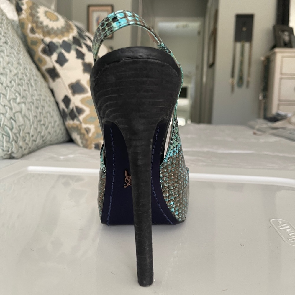 Rachel Roy snakeskin slingback pointed toe heels - Picture 7 of 9
